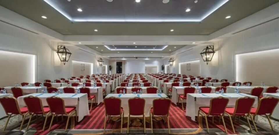 Sandalye etkinlikleri Hilton, Kahverengi